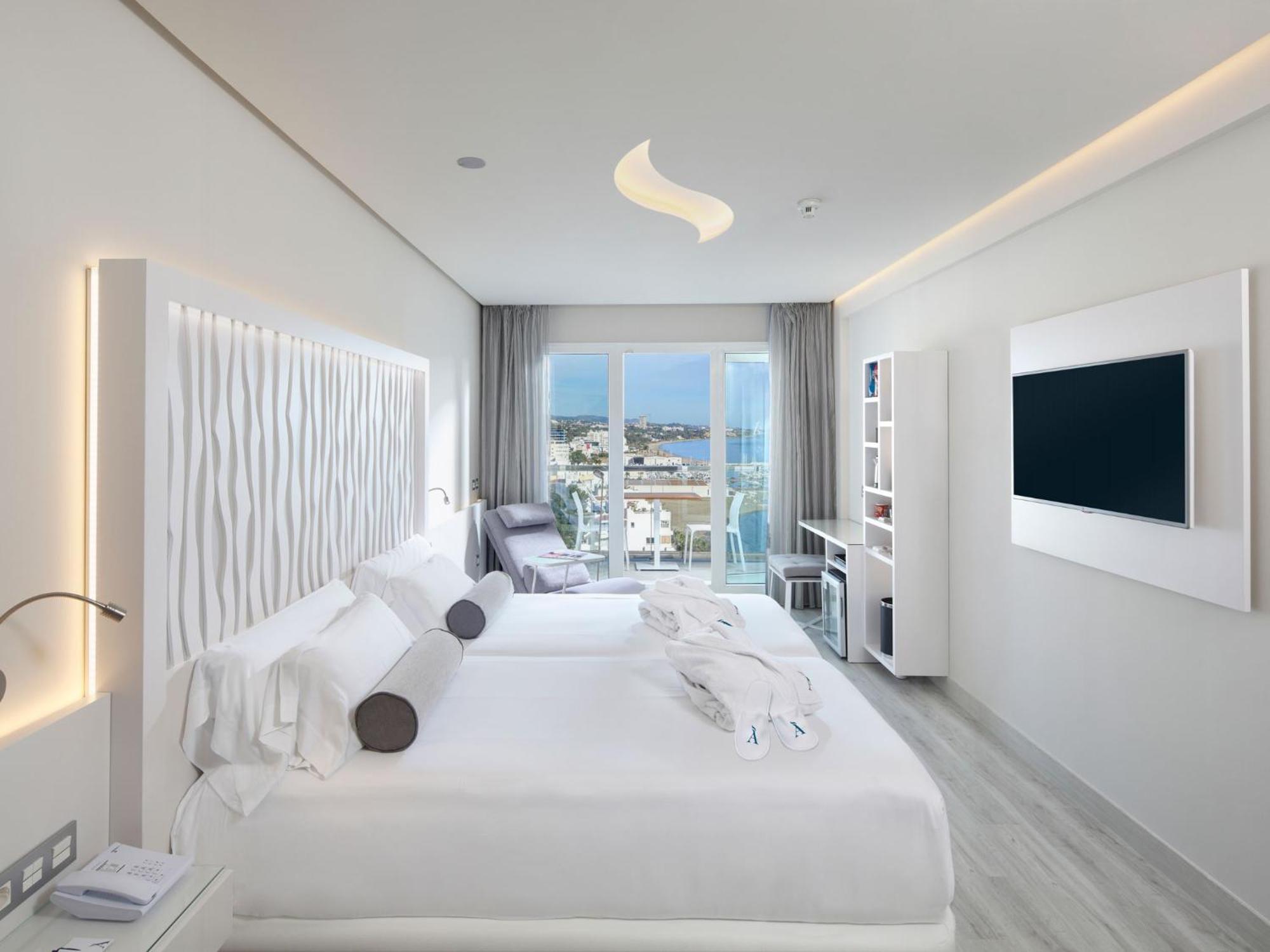Make it Happen: Doppelzimmer mit seitlichem Meerblick
